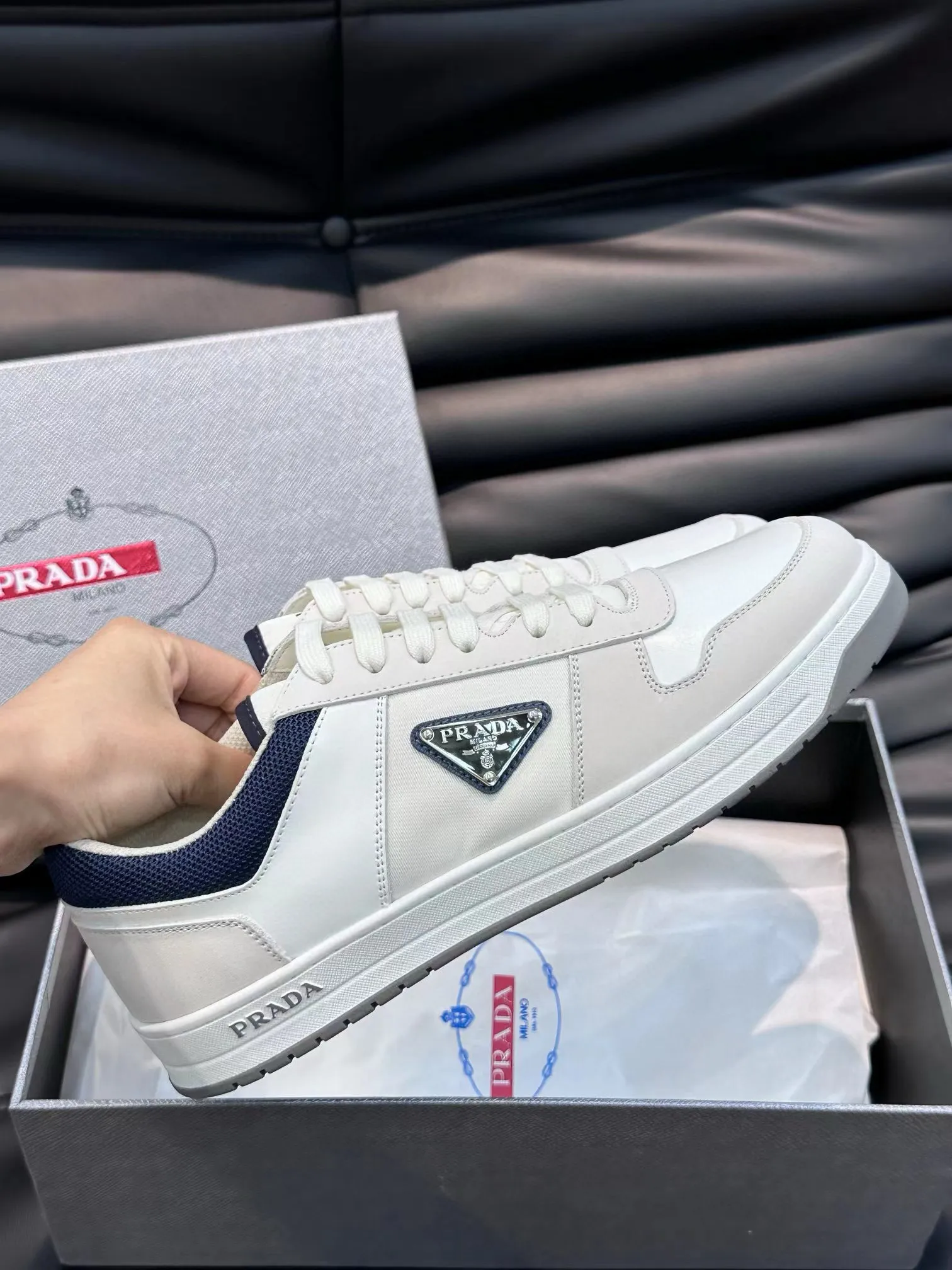 Factory price: 400💰Prada new men's leather sports shoes, the highest version on the market, any comparison is welcome🆚! The original leather has excellent texture and is super high-end! Fetal sheep net lining imported from Italy, removable pad! Luxurious materials and fine workmanship, highly recommended! Code number: 38-44, customized 45